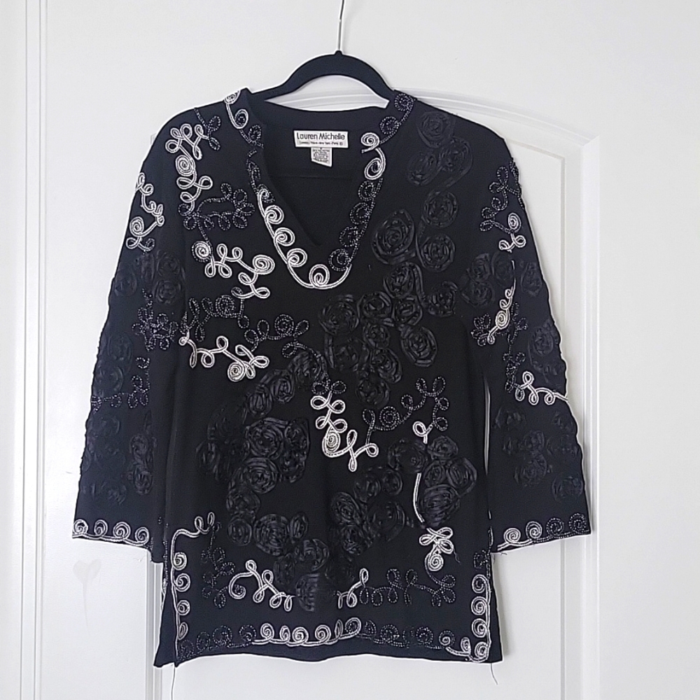 Decorative top modest